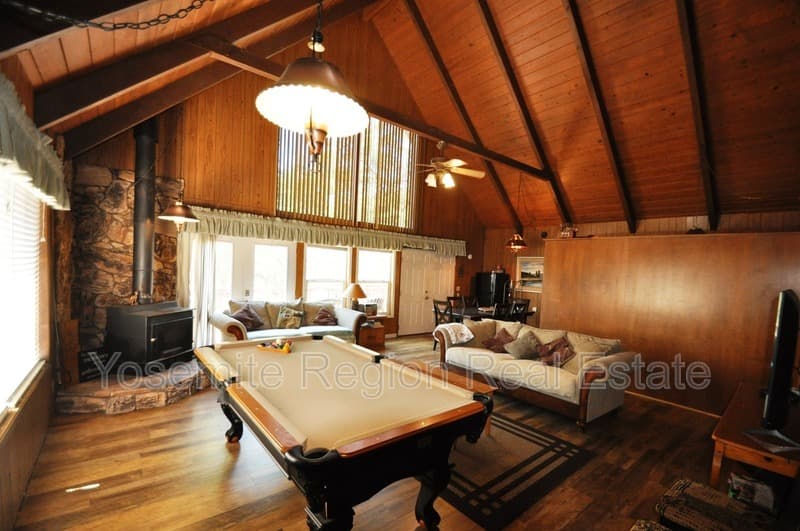 Groveland House: 20415 Pine Mountain Drive
