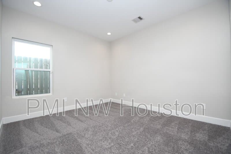 Houston House: 5904 Gardendale Dr