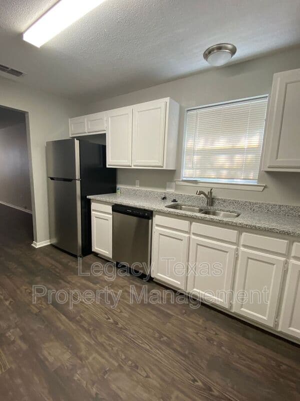 Cleburne Condo: 1302 Berry Dr