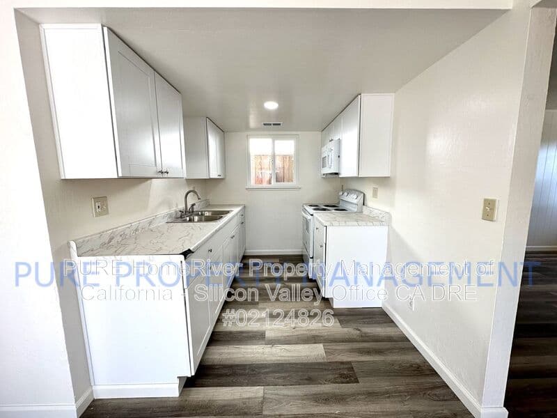 Watsonville House: 555 Bridge Street