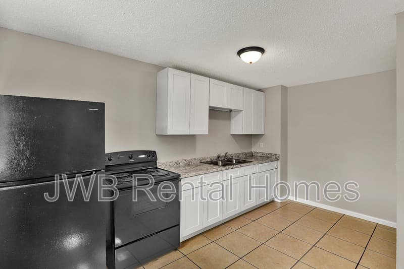 Jacksonville Townhome: 1842 Broadway Ave