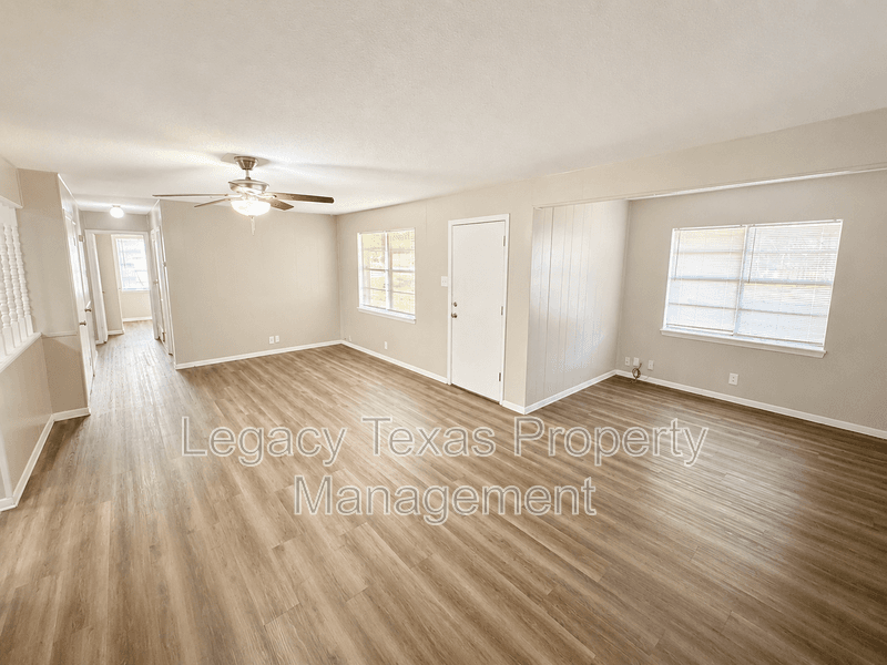 Cleburne House: 1902 Joslin St