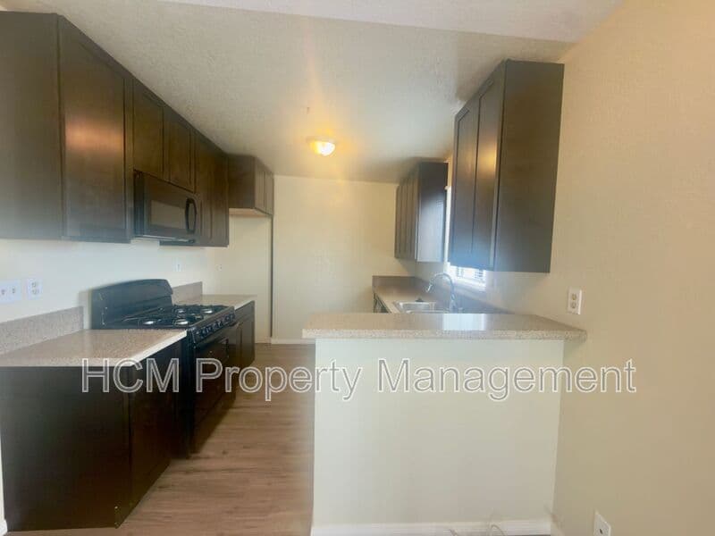 San Pedro House: 922 W 25th St