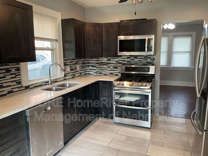 Omaha House: 1424 S 46th Street