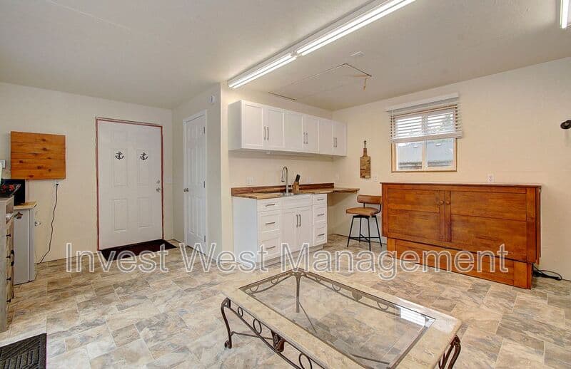 Vancouver House: 12311 SE McGillivray Blvd