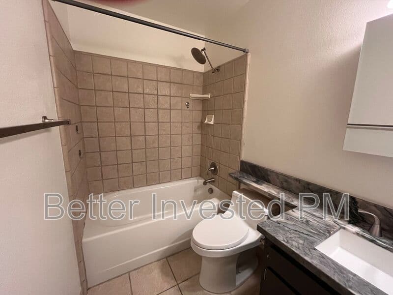 Healdsburg Condo: 427 North St