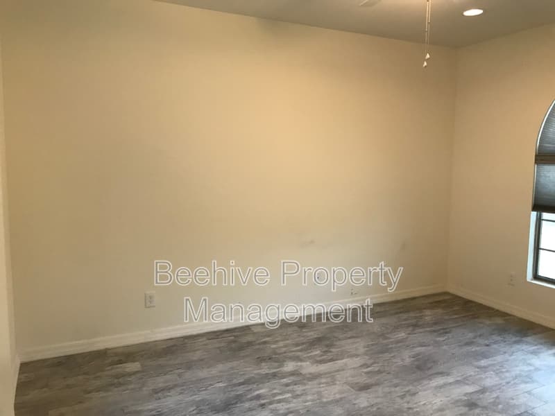 Mesa House: 3014 N 72nd St