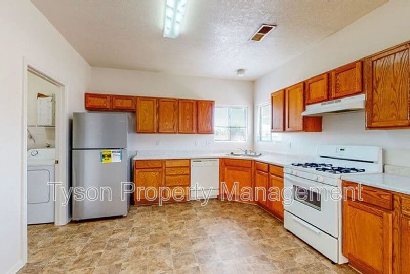 Albuquerque House: 3639 Big Cottonwood CT SW