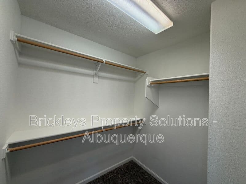 Rio Rancho House: 418 Paseo Roja Pl NE