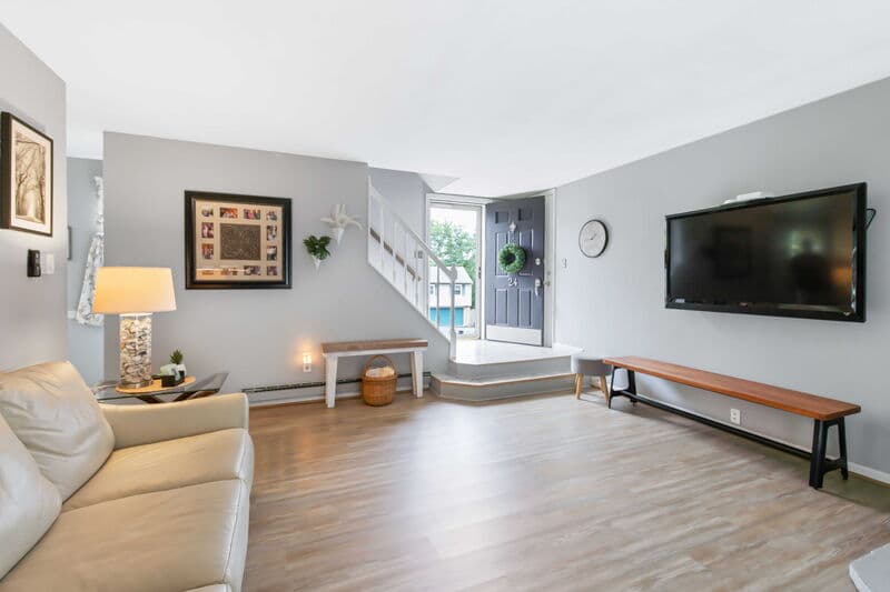 Littiz House: 24 Knollwood Drive