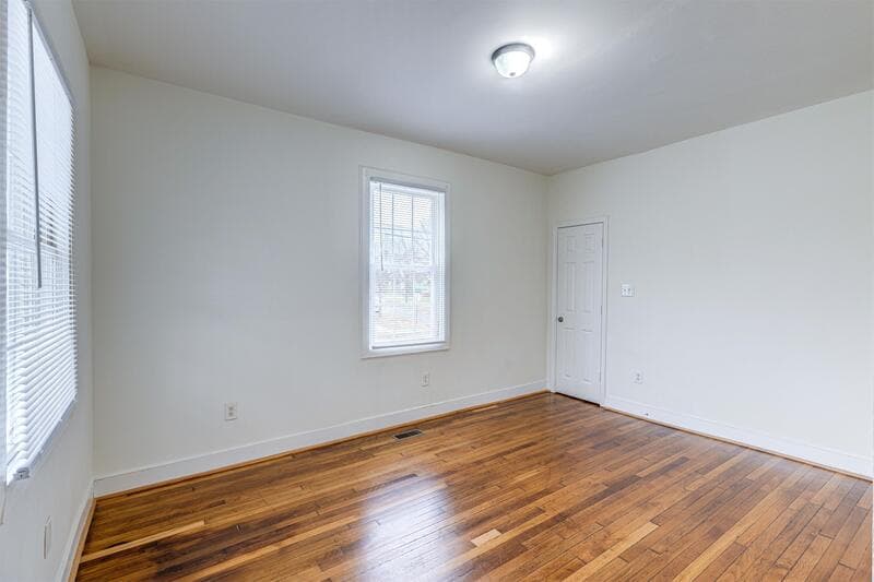 Richmond Condo: 2922 Noble Ave. A