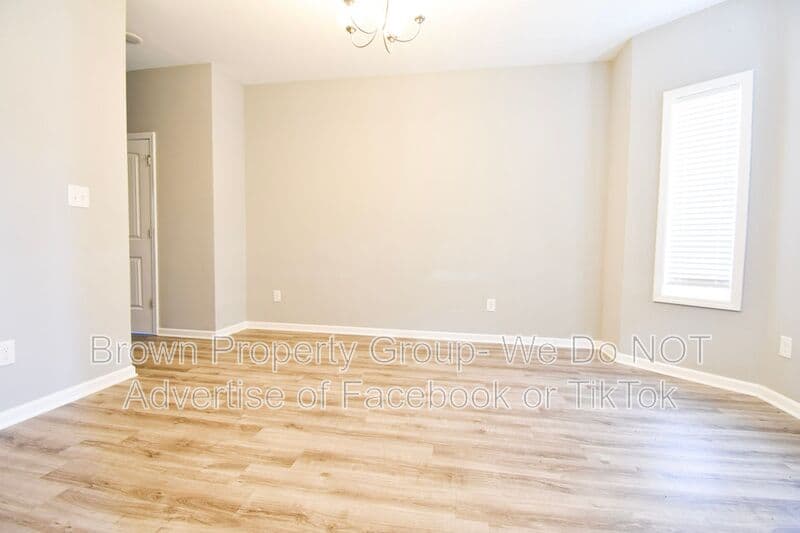 Raeford House: 240 Fieldbrook St