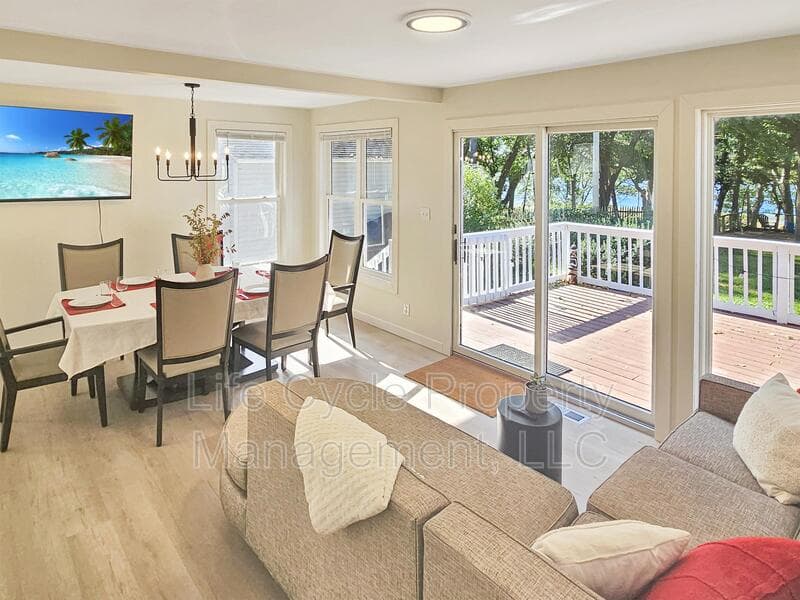 Muskegon Condo: 1852 Cedar Avenue - 1
