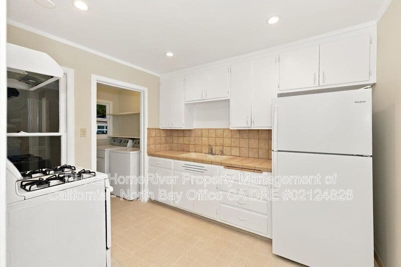 Mill Valley Condo: 10 & 12 Una Way
