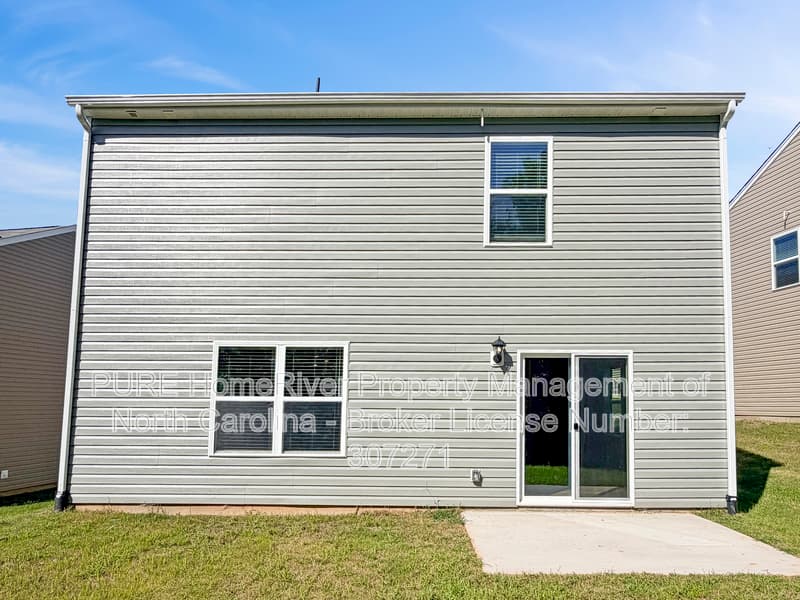 Hickory House: 2098 10th St SE
