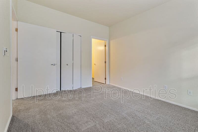 Fairview House: 2655 NE 205th Ave