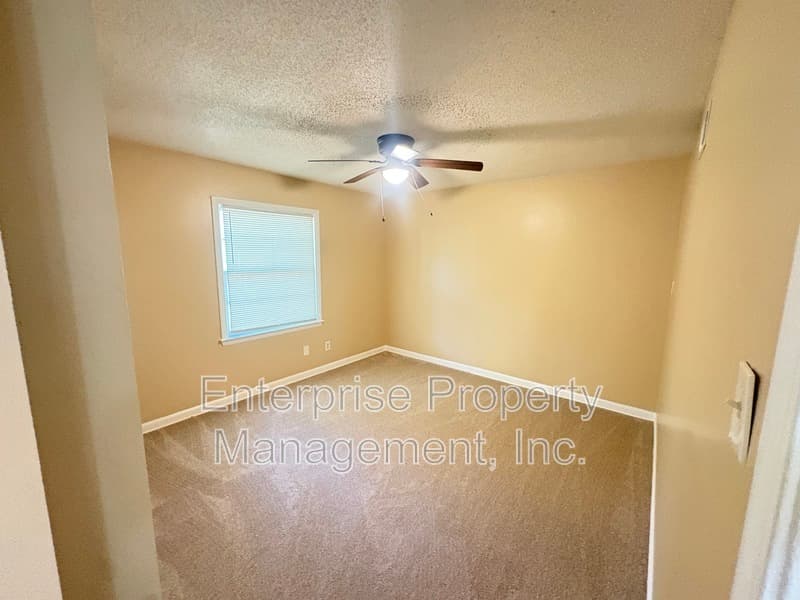 Memphis House: 3645 W Sutton Dr