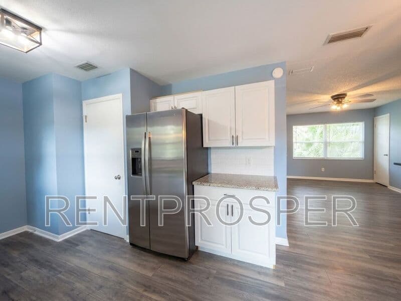 Deland House: 410 Albany Ave