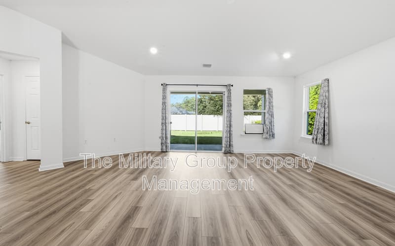 Jacksonville House: 6506 Sandler Lakes Drive