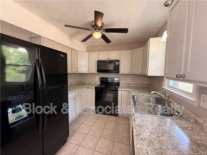 Hope Mills House: 4805 Fellows Ct