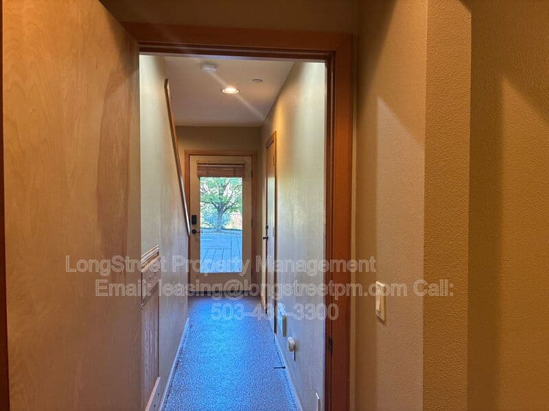 Portland Townhome: 5123 S Corbett Ave