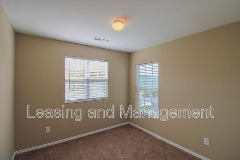 North Charleston House: 8811 Kellum Drive