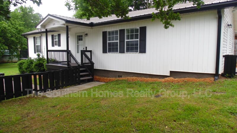 Athens House: 605 Guille Street