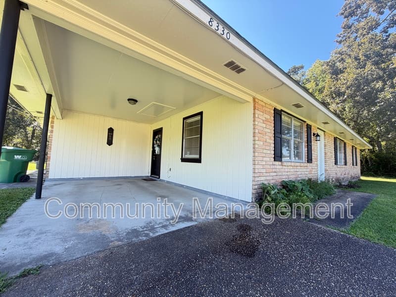 Denham Springs House: 8330 Springfield Rd