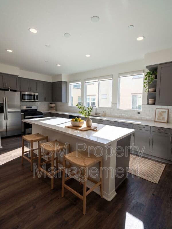Santa Ana House: 120 S Pacific Ave