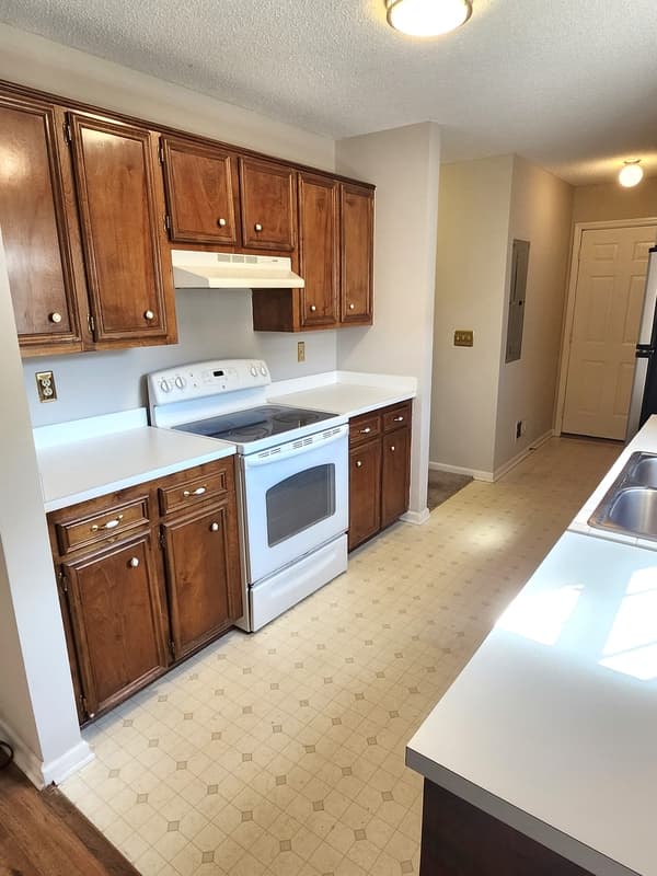 Columbia House: 1305 Melrose Heights Street