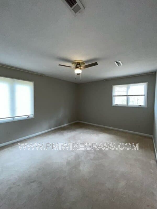 Ozark House: 180 Kings Ct
