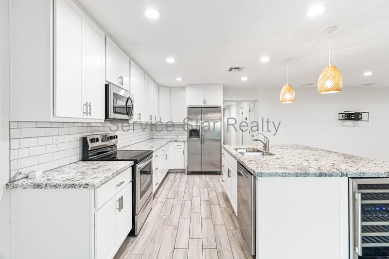 Chandler House: 1113 W Oakland St