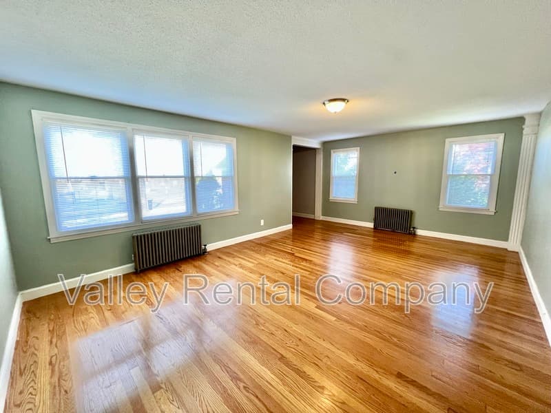 South Hadley Condo: 72 Lyman Street - 3