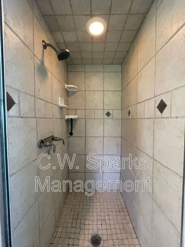 Rockwall House: 3494 N Stodghill Rd