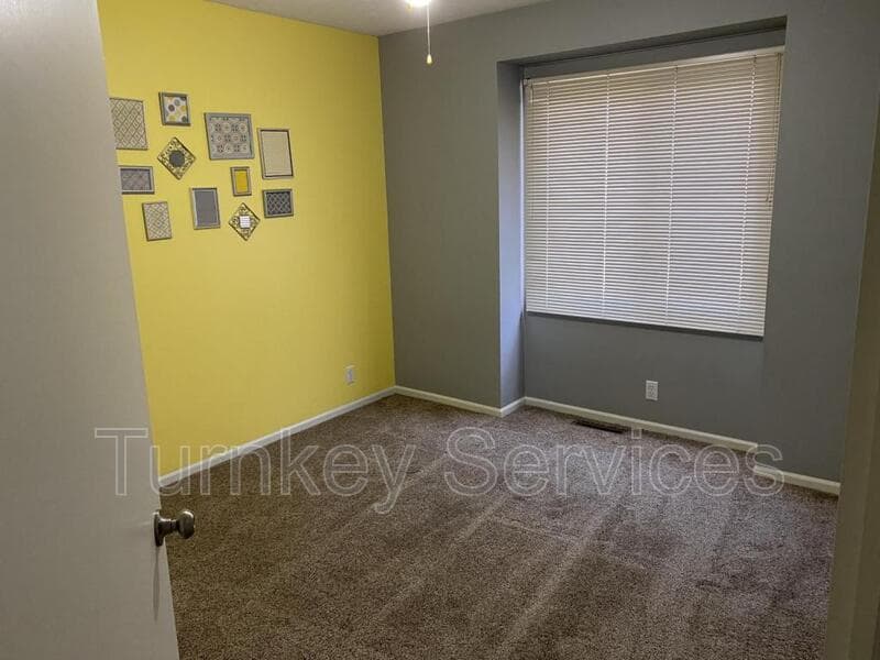 Omaha House: 15423 Stony Brook Blvd