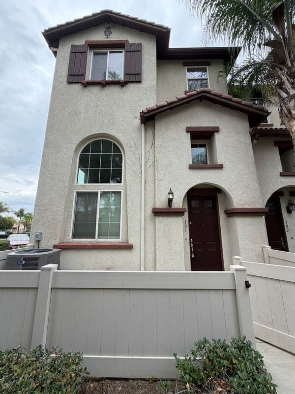 Murrieta House: 33770 Willow Haven