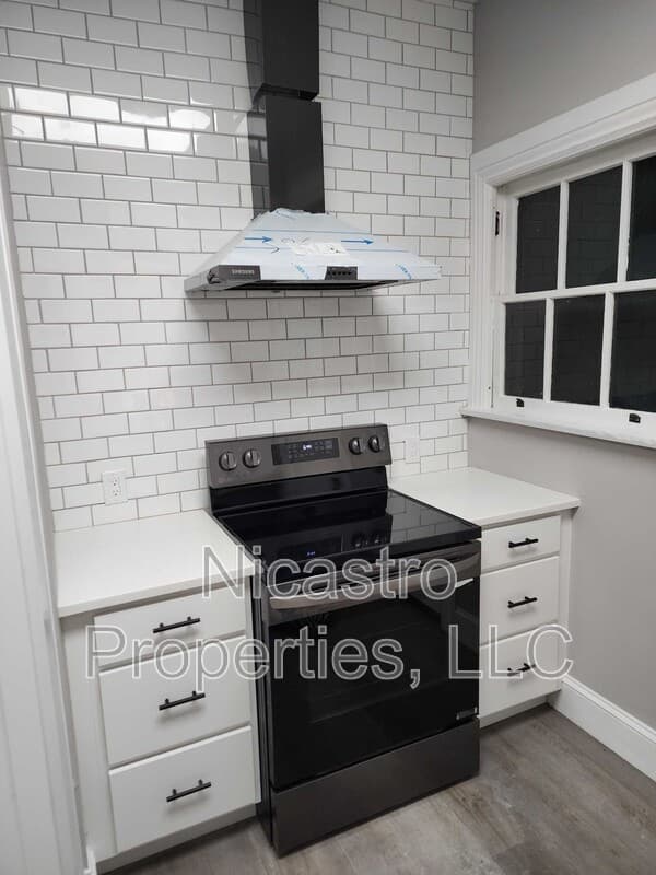 Columbus House: 226 E 16th Avenue