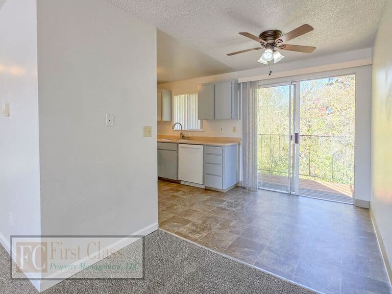 BEAVERTON Condo: 10337 SW LAUREL RD