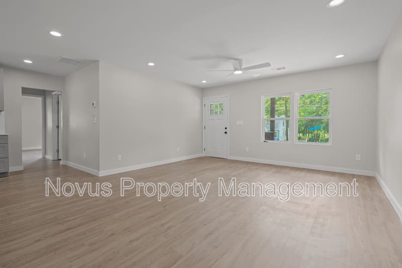 Carrollton House: 320 Adamson Avenue