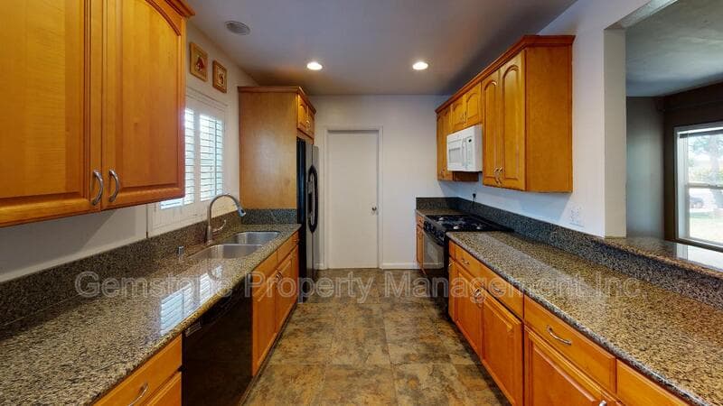 San Diego House: 5744 Mary Lane Dr