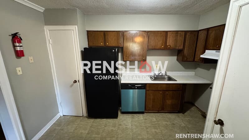 Memphis Condo: 3228 S Mendenhall Rd 2b