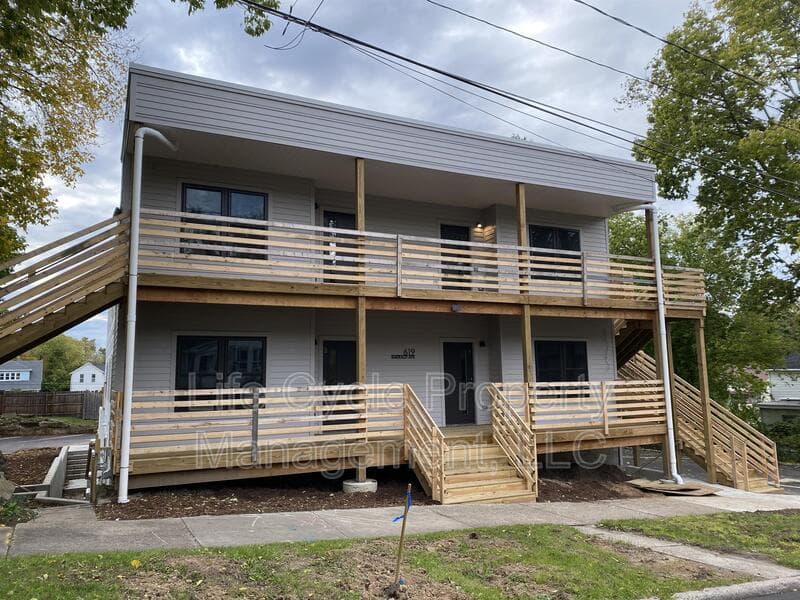 Grand Rapids Condo: 619  Emerald Ave NE - 2