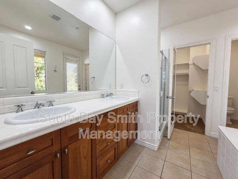 Redondo Beach Townhome: 84 Palos Verdes Blvd