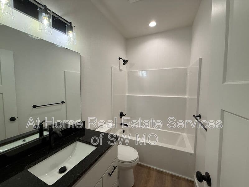 Springfield House: 2731 W Latoka St