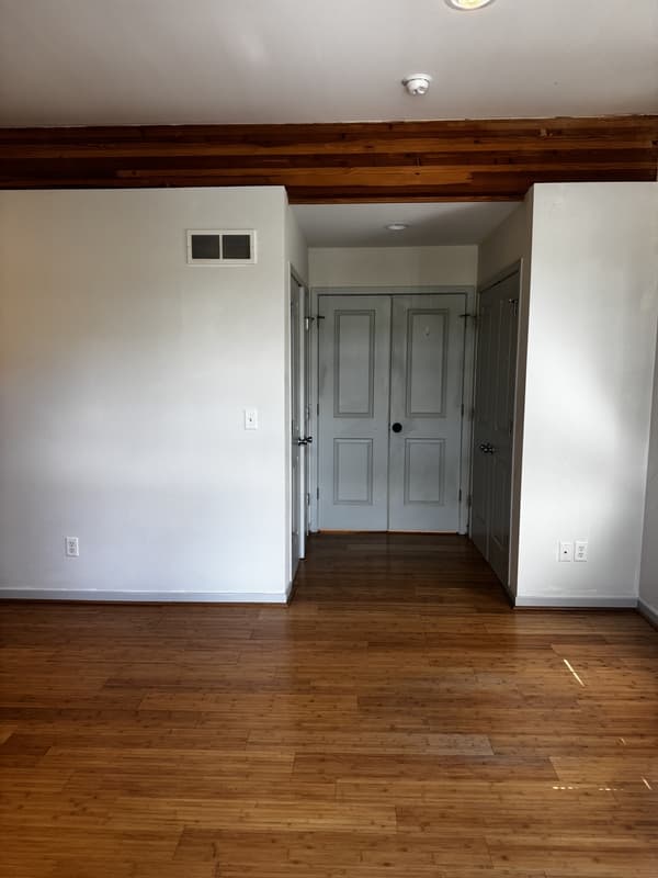 Ann Arbor House: 1556 Jones Drive
