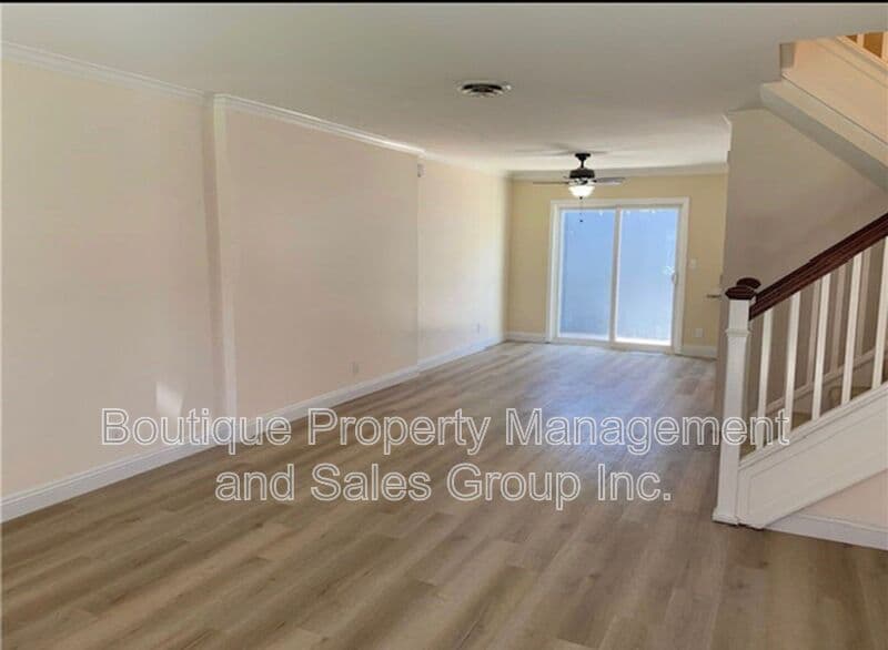 Costa Mesa Condo: 2336 Minuteman Way