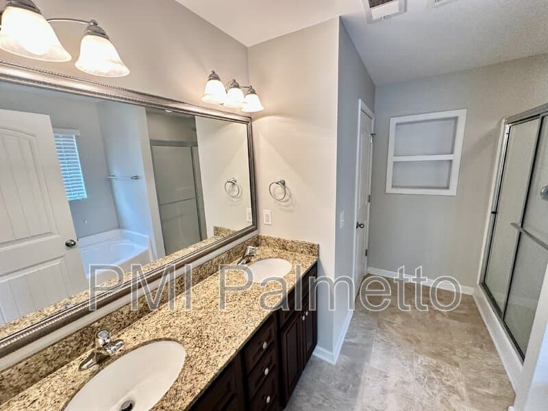 Elgin House: 423 Easy Goer Ct