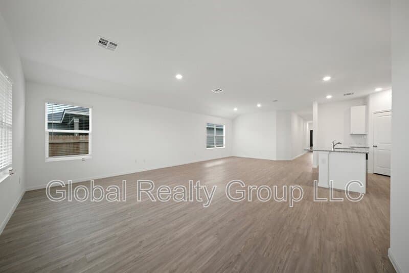 Seguin House: 9105 Navarro Vis
