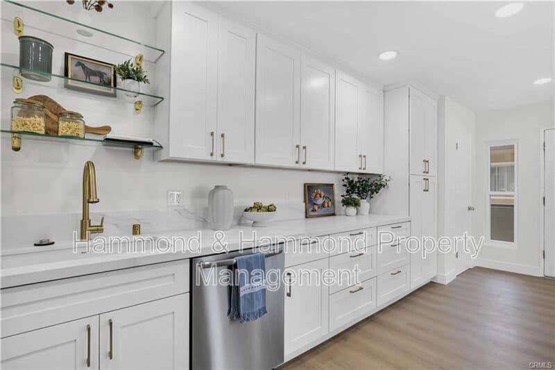 West Hollywood Condo: 970 Palm Ave.
