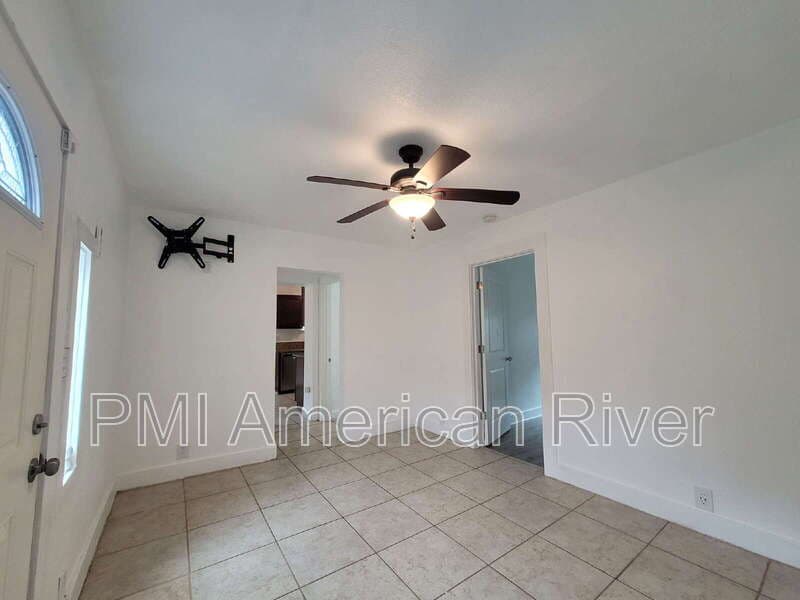 Sacramento House: 3116 40th St